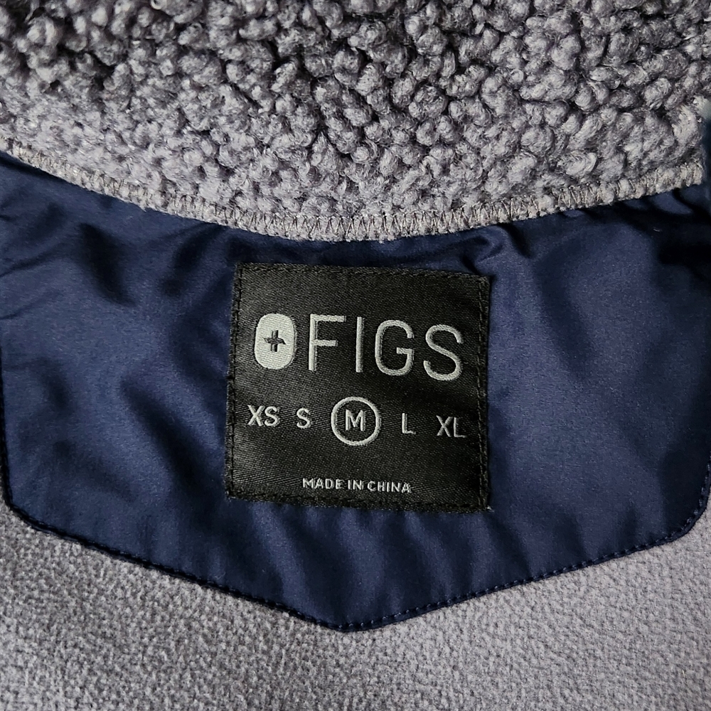 Figs Scrubs Selwyn Sherpa Jacket On-Shift Size Medium Heavy soft warm Full Zip - Picture 8 of 13